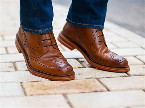 stylish men's shoes with jeans.